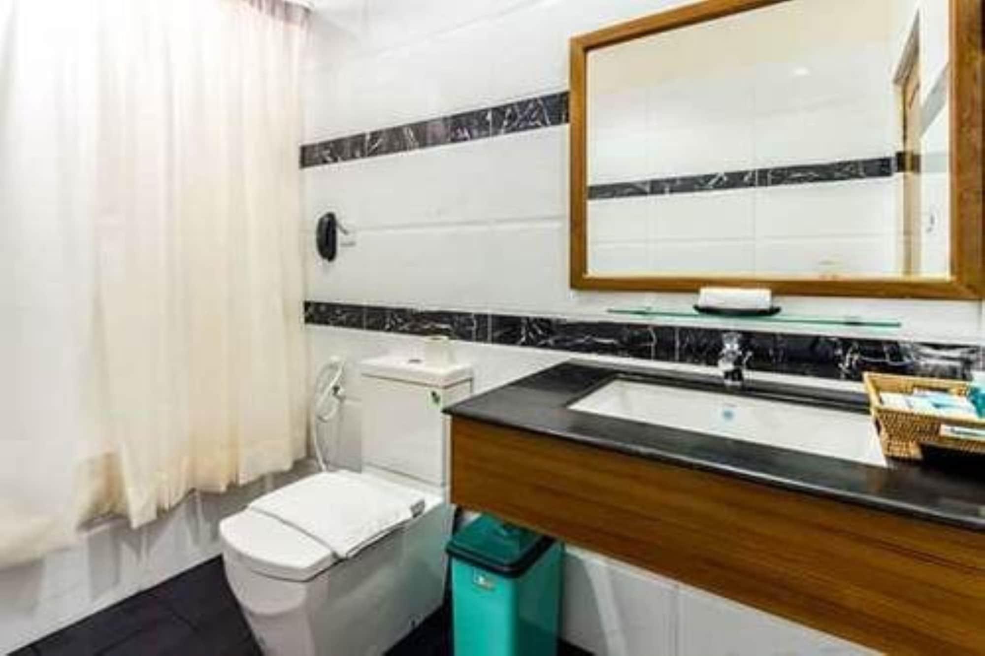 Hotel 7 Mile Yangon Esterno foto