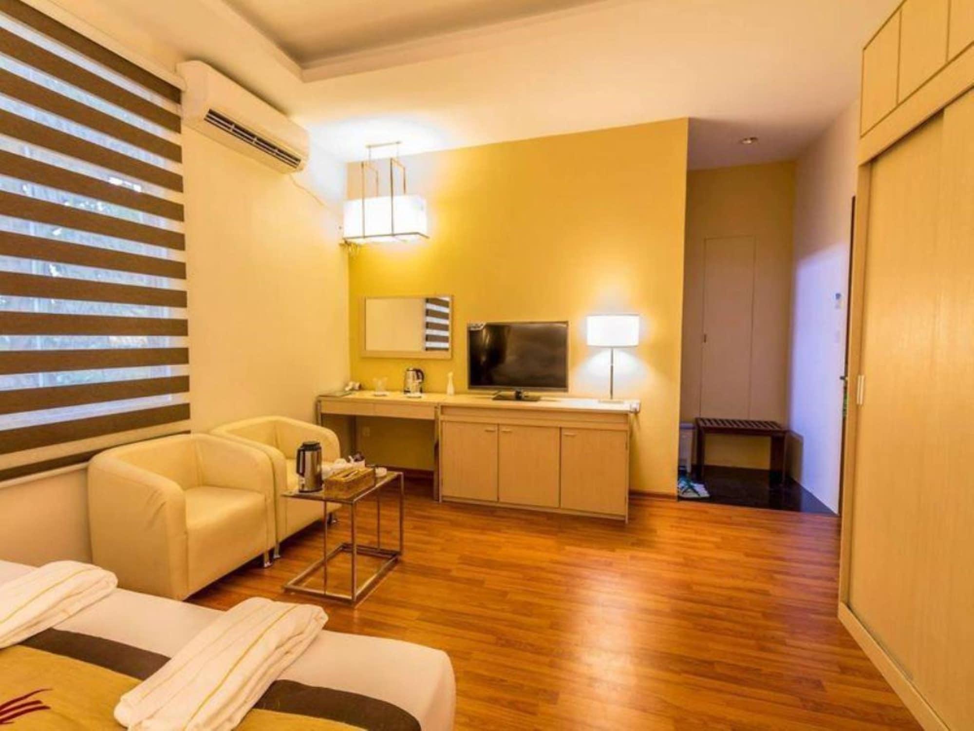 Hotel 7 Mile Yangon Esterno foto