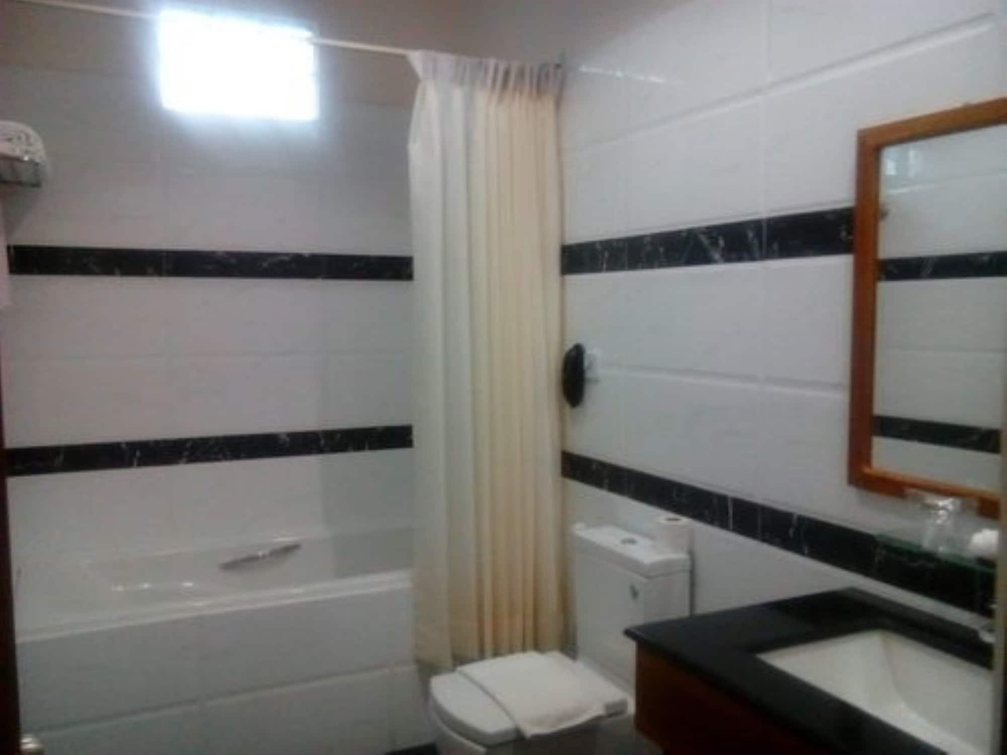 Hotel 7 Mile Yangon Esterno foto