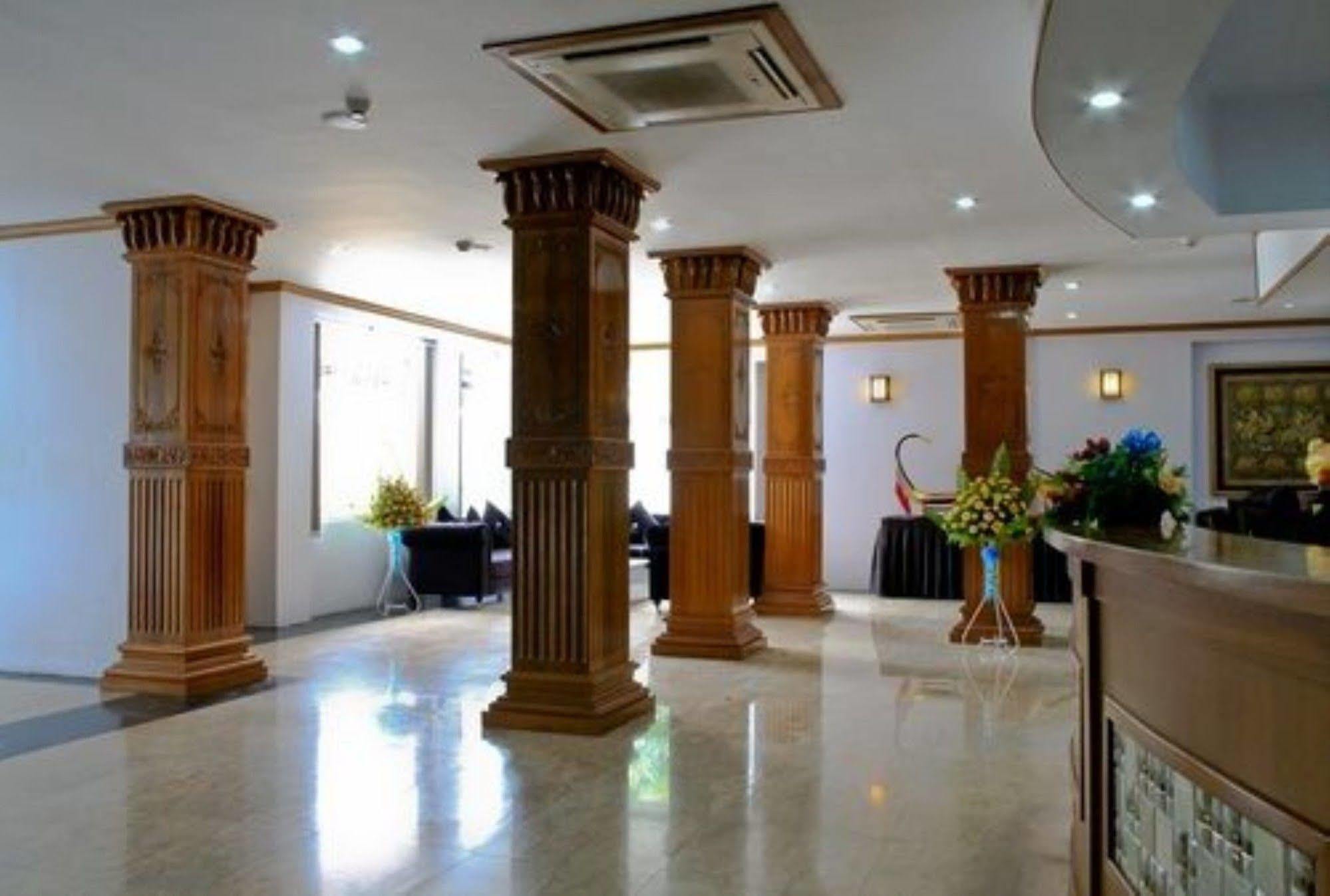Hotel 7 Mile Yangon Esterno foto